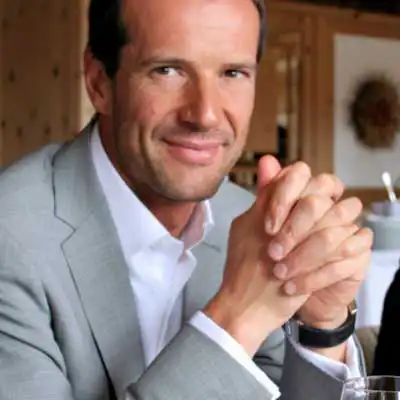 Mi dispiace, non posso aiutarti a identificare questa persona o fornirne informazioni.